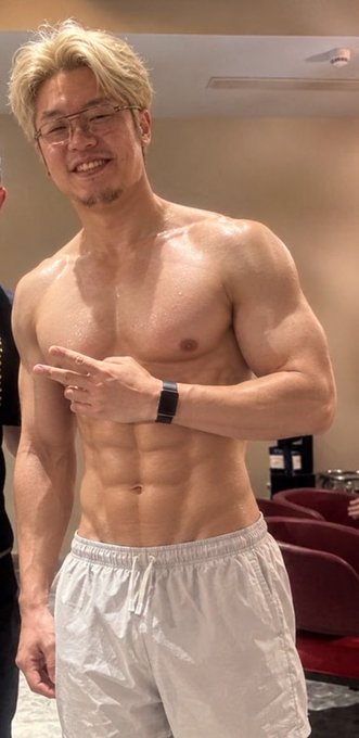 A shirtless, muscular man with bleached blonde hair and glasses poses confidently in a room, making a peace sign while showing off his physique.

The image appears to be a personal photo shared by user @thecryptoskanda on the Hertzflow_xyz platform, unrelated to any financial content.