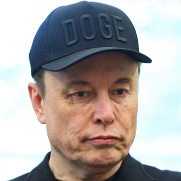 A man with a visible black eye wears a navy cap reading "DOGE," underscoring the post's claim that "DOGE was a massive scam" by visually pairing the branded merchandise with physical signs of bruising.