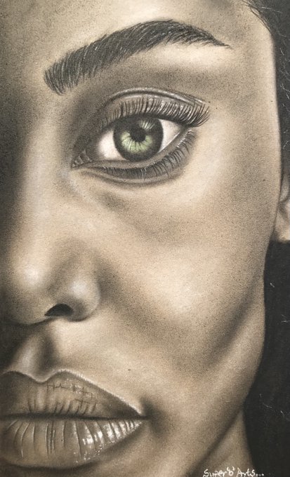 A detailed pencil sketch portrait focusing on a woman's face, with emphasis on a green eye, full lips, and a signature 'Simon' visible in the bottom right corner.