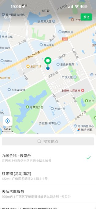 A Chinese map app screenshot showing a location pin in the 九颂流金岭 area with nearby points of interest including 友谊广场, 龙潭湖公园, and 九颂汽车服务, timestamped 19:05.