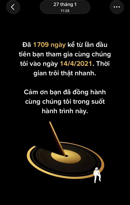 A Snapchat or social media story dated January 27 in Vietnamese celebrating 1709 days since joining on 4/4/2021, thanking the user for their support, with a golden record and small astronaut graphic.
