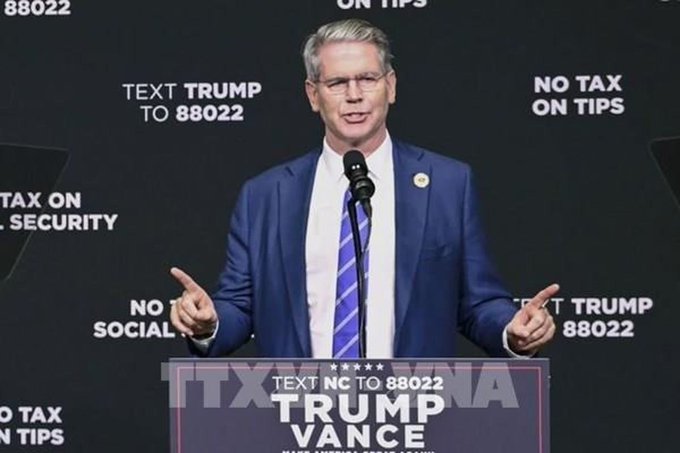 Treasury Secretary Scott Bessent speaks at a Trump-Vance rally podium, with backdrop text promoting "TEXT TRUMP TO 88022" and slogans like "NO TAX ON TIPS" and "NO TAX ON SOCIAL SECURITY."

The image appears unrelated to the accompanying post about Treasury bond buybacks, as it shows a political campaign event rather than any financial or monetary policy content.