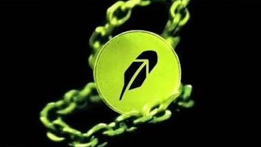 The image shows a glowing green Robinhood-themed chain and pendant logo on a black background. It symbolizes the post’s discussion of the “Robinhood Chain” ecosystem and rising tokens such as PONS, AI, and NET.