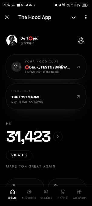 Screenshot of 'The Hood App' profile page for user 'De T0piq' (@det0piq), showing a Hood Club with 337,226 HS and 13 members, a 'Hood Hunt' called 'The Lost Signal', and a balance of 31,423 HS.