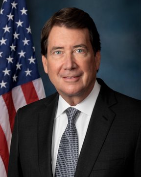 This image shows Senator Bill Hagerty, who is quoted in the post enthusiastically endorsing the Clarity Act, suggesting progress for the XRP community.