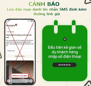 The image is a Vietcombank warning (CÁNH BÁO) about SMS scams impersonating the bank, featuring a fake message screenshot with "WEBSITE LỪA ĐẢO" (scam website) labeled, alongside a green shopping bag graphic showing the data input screen where customers are tricked into entering their phone numbers. This relates to the post by alerting users to fraud schemes, including AI-generated fake news articles and reports used to lure victims into crypto investment scams.