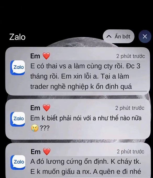 A screenshot of Vietnamese Zalo messages from 'Em ❤️' discussing leaving a company, apologizing, and mentioning stable salary, with timestamps of '2 phút trước' (2 minutes ago).