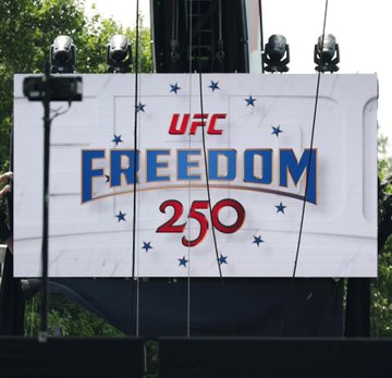 𝙇𝘼𝙏𝙀𝙎𝙏: World Liberty Financial has confirmed that fighters competing at the UFC Freedom 250 event will receive performance bonuses paid in US dollars, specifically 1 Bitcoin (BTC).