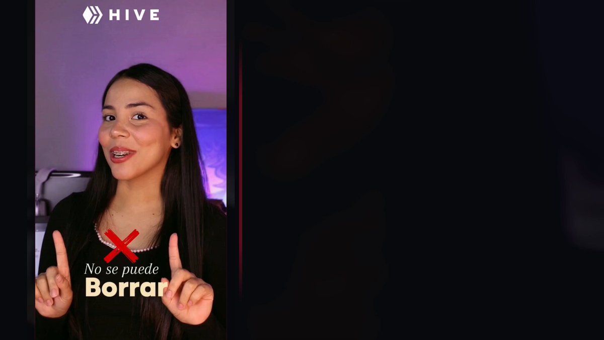 The image features a woman with long brown hair, wearing a black shirt, making two fingers point upwards as if she's giving a thumbs up or expressing approval. The background of the image is dark gray, which contrasts with her outfit and emphasizes the focus on her actions. In the bottom right corner of the image, there is text that reads "Hive permite crear aplicaciones sociales donde el contenido se registra para siempre". This phrase suggests that the woman's actions are part of an ongoing series or collection of posts, and it could be related to Hive.