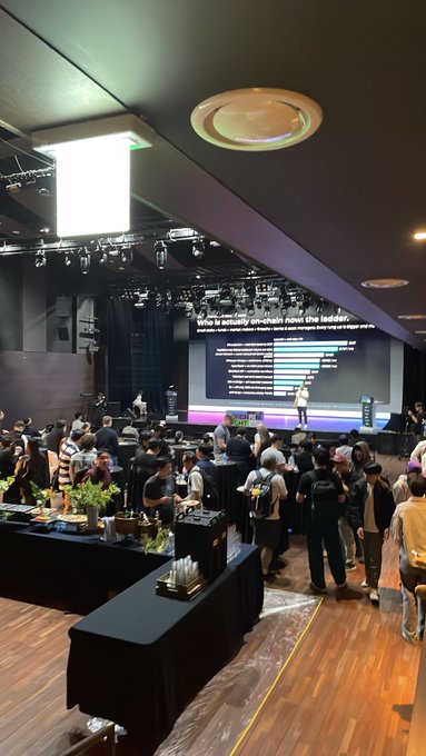 Attendees gather at a blockchain conference featuring a presentation titled "Who is actually on-chain now? the leaderboard," with hashtag tags #ONCHAIN_NIGHT, #KBW2026, #ORBS, #STABLE, #INJECTIVE, #PEAR_PROTOCOL, #STAGRAPH, and #DELTA_FORESIGHT indicating this is likely an on-chain analytics event held during Korea Blockchain Week.