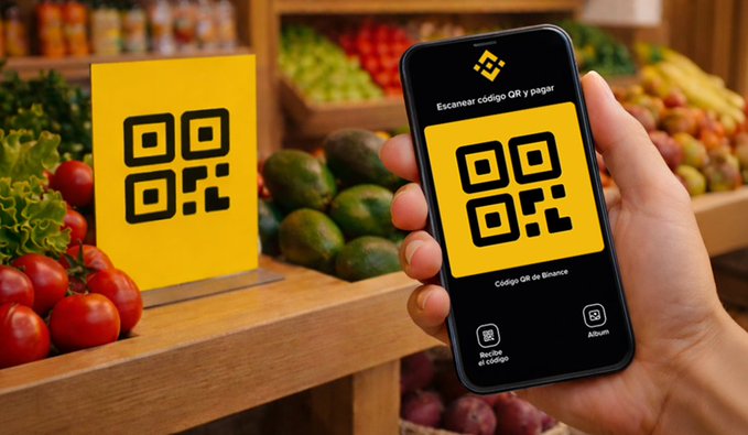 The image shows a hand scanning a yellow QR code at a grocery store, with the phone displaying Binance's app featuring a QR scanner interface and Spanish text reading "Escanear código QR y pagar" (Scan QR code and pay) and "Código QR de Binance" (Binance QR Code). This visual directly illustrates the "Pay with QR" promotion, demonstrating how users can leverage Binance Pay's QR scanning feature at a merchant to earn the promised cashback rewards.