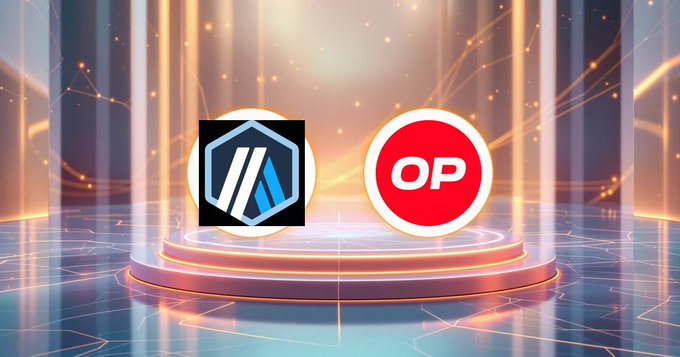 The image showcases a futuristic stage with two prominent logos: the Arbitrum logo (featuring blue and white angular shapes on a black background) and the Optimism logo (a red circle with white "OP" text), representing a comparison of Layer 2 solutions. The Vietnamese caption explains that Layer 2 scaling solutions like Optimism and Arbitrum can reduce fees by 80-95% and increase transaction speeds compared to Ethereum mainnet's limited 15-30 transactions per second.