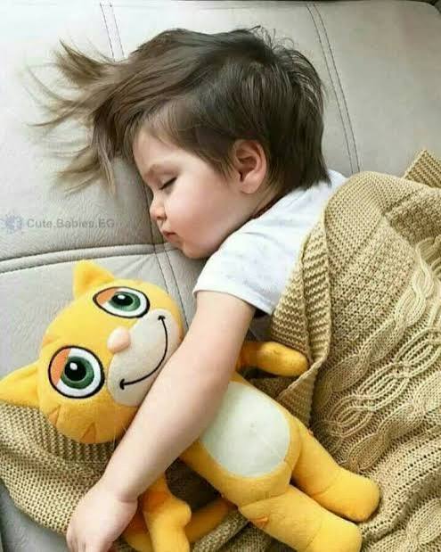 The image features a baby lying down next to a yellow teddy bear, both appearing very cute and peaceful. The caption provided connects this scene to a social media post discussing Bitcoin trends and market analysis as seen in the text. This suggests that the image might have been taken from another platform or shared with others who are interested in Bitcoin discussions or market sentiments.