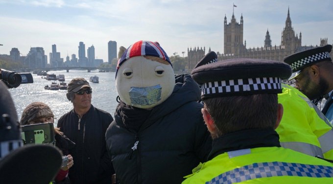 [caption-failed: flagged sensitive]