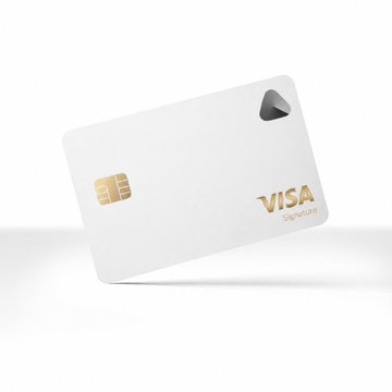 A white Visa Signature credit card with a gold contactless chip is shown, illustrating the payment method exploited in the Avici card drain incident where over $500,859 was stolen from 1,685 users. The company has promised full refunds to all affected customers and patched the vulnerability.