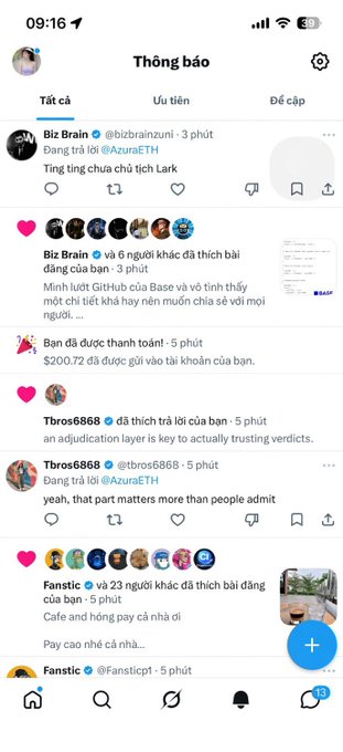 A screenshot of a Vietnamese social media notifications page ('Thông báo') showing various likes and comments on posts.