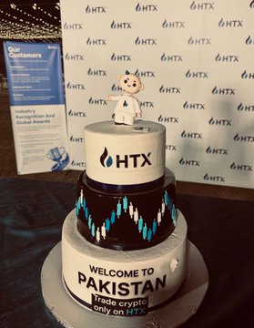 A custom three-tier cake featuring "HTX" branding and the message "Welcome to Pakistan - Trade on crypto only on HTX" is displayed at the HTX Pakistan KOL Dinner in Islamabad, where the celebratory dessert ties into the event's focus on expanding crypto adoption in the region.