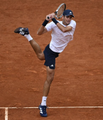 A tennis player is captured mid-serve on a clay court, with the caption noting that an AI named Claude turned $100 into $3,284.84 overnight on Polymarket without ever predicting Bitcoin's price direction, analyzing K-line charts, or attempting to forecast market trends.