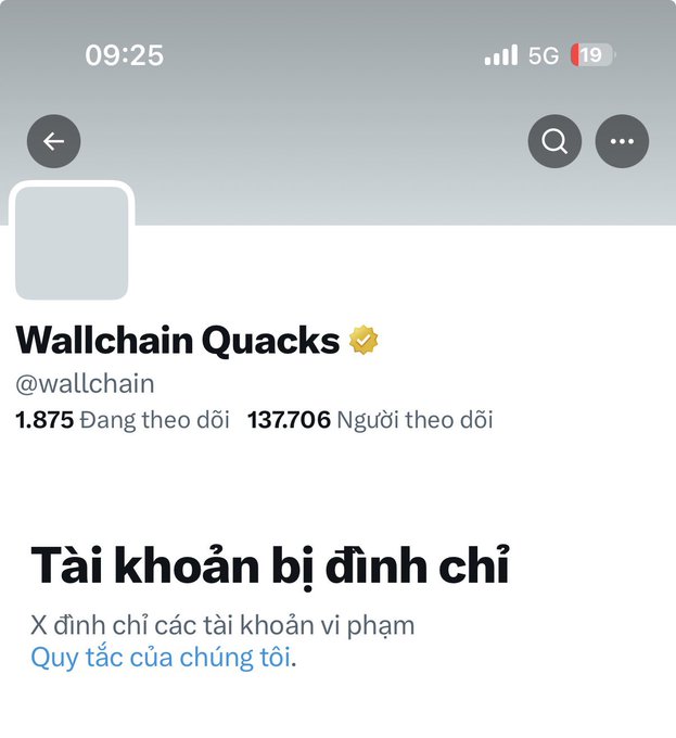 The image shows a social media post with a caption written in Vietnamese, which reads "Wallchain Quacks" followed by a number. The post appears to be about an account or a campaign related to Wallchain Quacks.