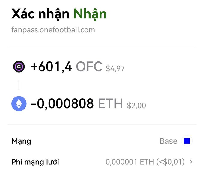 A Vietnamese-language transaction confirmation screen showing a receipt of +601.4 OFC tokens ($4.97) and -0.000808 ETH ($2.00) on the Base network from fanpass.onefootball.com.