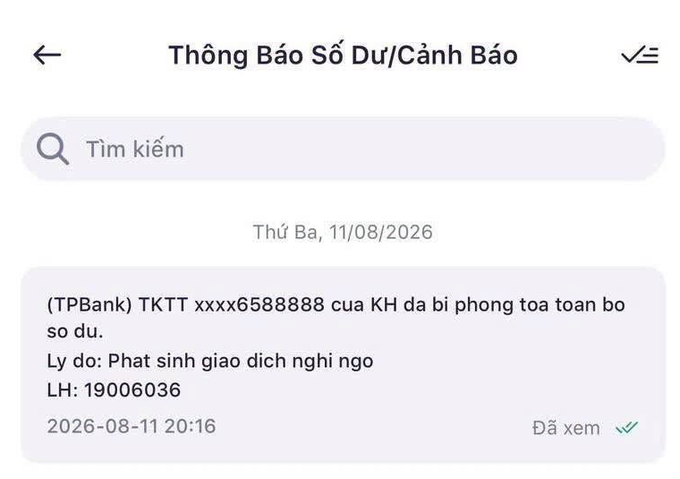A screenshot of a Vietnamese banking notification from TPBank stating that account TKTT xxxx6588888 has been fully frozen due to a suspicious transaction, dated Tuesday 11/08/2026. This corresponds to the post's warning about TPBank locking accounts over suspicious P2P transactions, advising users to verify money sources and merchant details before transferring.