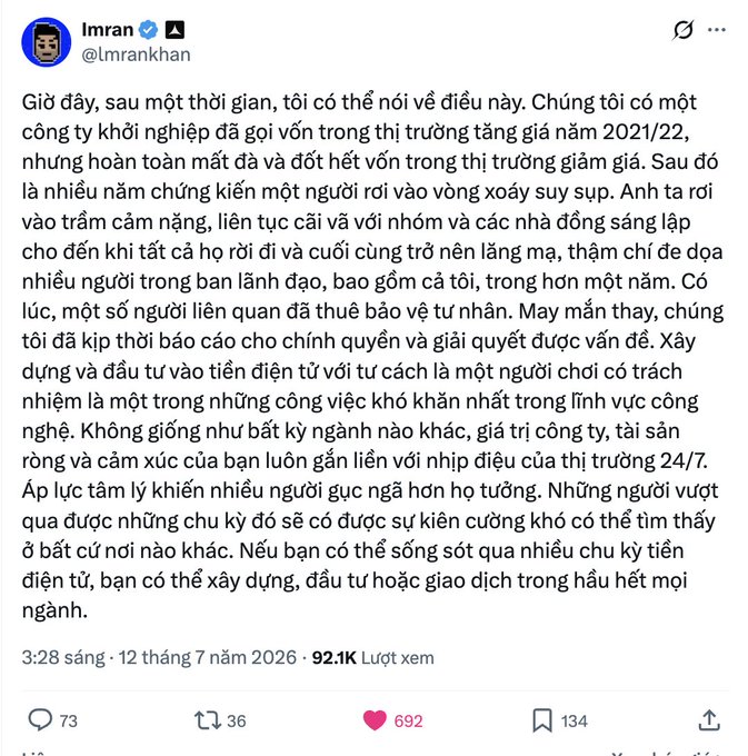 The image shows a Vietnamese-language tweet from @lmrankhan (Imran), posted at 3:28 AM on July 12, 2026, with 92.1K views. In it, Imran shares a cautionary story about a founder whose startup raised capital during the 2021/22 bull market but lost everything in the bear market, leading to depression, irrational behavior, and threats against co-founders. The tweet emphasizes the unique psychological pressures of building in crypto, noting that surviving multiple crypto cycles equips founders with resilience rare in other industries.
