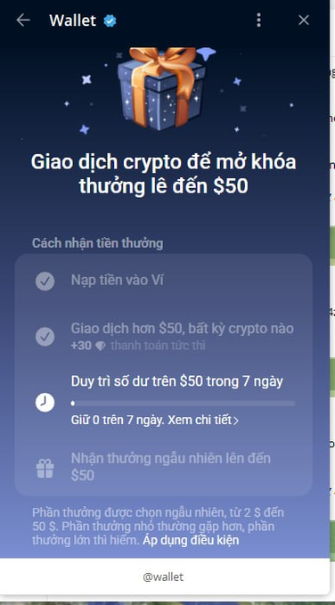 A wallet app notification in Vietnamese offering a random reward up to $50 for crypto transactions over $50, with instructions to maintain a balance of $50 for 7 days.
