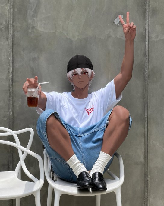 An anime-style illustration of a young man with white hair and a black cap sitting on a chair, holding an iced drink and making a peace sign against a concrete wall.