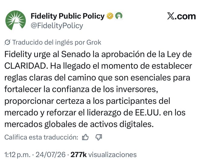 A tweet from @FidelityPolicy (@FidelityPolicy) states in Spanish that Fidelity is urging the Senate to pass the "Ley de CLARIDAD" (CLARITY Act), arguing it's time to establish clear rules essential for strengthening investor confidence, providing certainty to market participants, and reinforcing U.S. leadership in global digital asset markets, with 277k views as of 24/07/26. The accompanying post argues that the CLARITY Act is irrelevant to Bitcoin's price and suggests Fidelity and Goldman Sachs's public support signals significant institutional capital is coming to the industry.