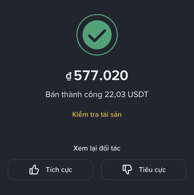 A Vietnamese-language transaction confirmation screen showing a successful sale of 22.03 USDT (đ 577.020), with options to check assets, view the partner, and provide positive or negative feedback.