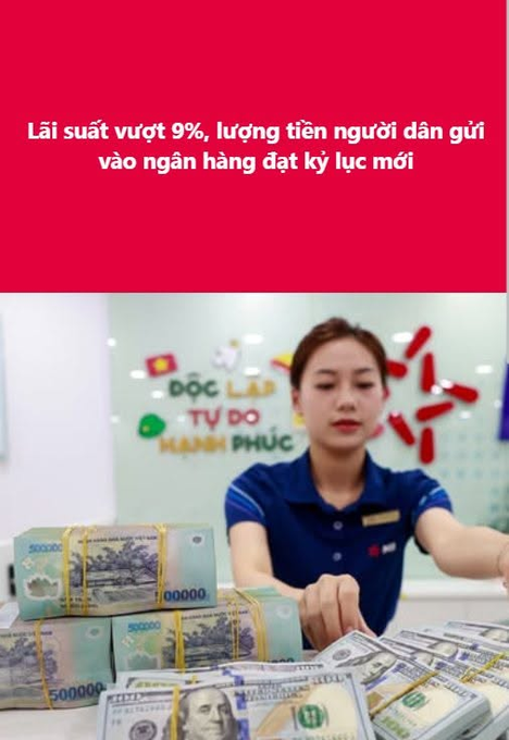 A Vietnamese news graphic with red header text "Lãi suất vượt 9%, lượng tiền người dân gửi vào ngân hàng đạt kỷ lục mới" showing a bank employee in a blue uniform sitting behind stacks of Vietnamese dong and US dollar currency bundles.