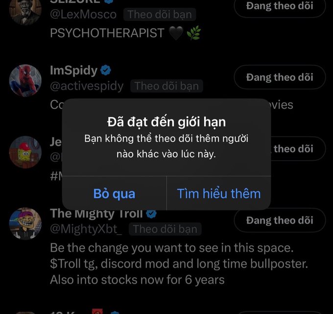 A Twitter/X interface screenshot showing a follow limit notification in Vietnamese 'Đã đạt đến giới hạn - Bạn không thể theo dõi thêm người nào khác vào lúc này' with options 'Bỏ qua' and 'Tìm hiểu thêm', overlaying a profile list including @LexMosco (PSYCHOTHERAPIST), @activespidy, and @MightyXbt.