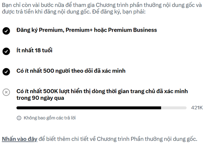 A Vietnamese-language interface outlining eligibility requirements, showing three checked items including "Đăng ký Premium" and "ít nhất 500 người theo dõi đã xác minh", and one unchecked item requiring 500K views.