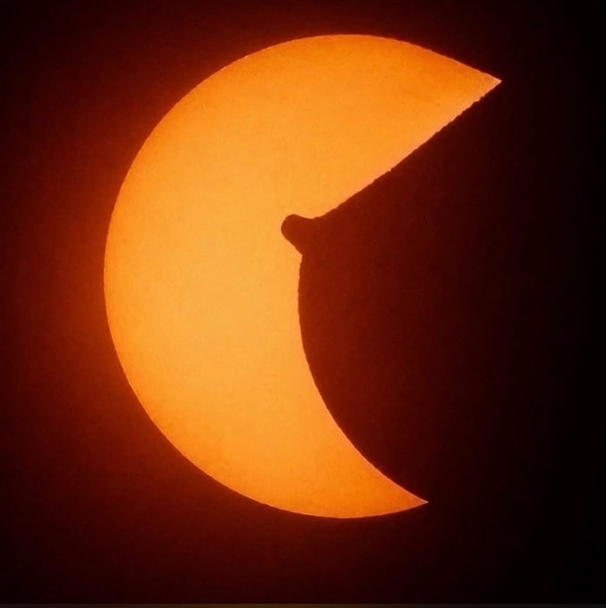 This image depicts a partial solar eclipse. The eclipse relates to the post by symbolizing a significant event or change, mirroring the launch of the $JURIS / $USDC pool on vyntrex.io/market/columbu.