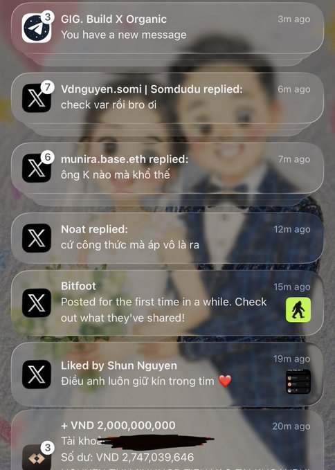 A smartphone notification screen showing various X (Twitter) alerts and messages with Vietnamese text, including mentions from GIG, Vdnguyen.somi, munira.base.eth, Noat, and Bitfoot.