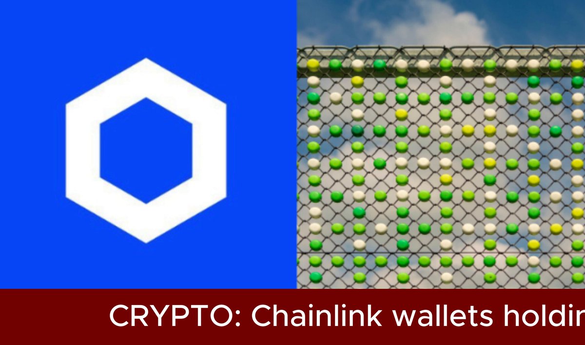 The image features a blue square background with white text that reads "CRYPTO: CHAINLINK wallets holdin". The text highlights that there are now more than 3,000 Chainlink wallets held at least $1 each. A bar graph shows the current trading value of these wallets is over 535,000 US dollars per wallet and has been hovering around this figure since December 2022.