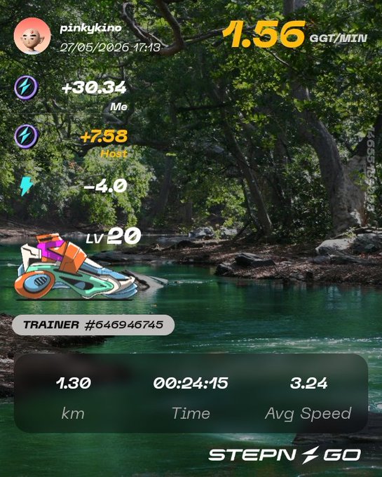 The image shows a fitness app that tracks the user's progress during their workout, displaying various statistics such as distance walked, time spent walking, and average speed. The app also provides information about the user's current location and the type of activity they are engaged in (e.g., running or walking).