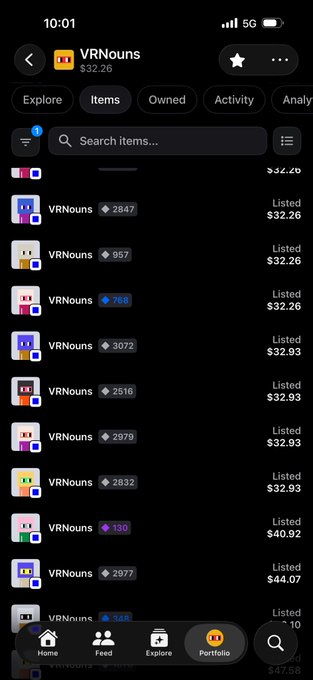The screenshot displays the VRNouns NFT collection portfolio page on Floor.fun, showing multiple listed items with prices ranging from $32.26 to $47.58 and listing IDs from 557 to 3481. The Turkish caption encourages users to support VRNouns by placing bids and retweeting, suggesting the collection could soon reach $50-100 per NFT.