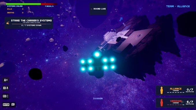 A video game screenshot displays a space combat scene with a large white spaceship, showing the objective "STRIKE THE CARRIER'S SYSTEMS" and team scores for ALLIANCE (0/7) and OBSIDIAN (6/7).
