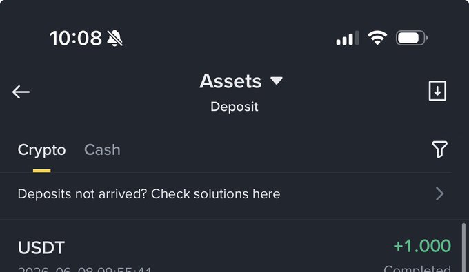 The image shows a phone screen with a message from someone named "Usdt" that says, "Off X Đôm rại, nốt hôm nay nữa là quay lại bào job thôi! - Nay +1k $USDT từ dự án nhé. Tranh thủ đoạn này ráng bào được". The message is about a cryptocurrency and the user's account, with instructions on how to proceed.