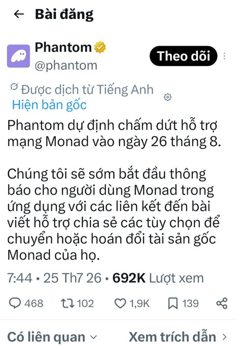 The image shows a Vietnamese-translated X/Twitter post from Phantom (@phantom), verified account, announcing that Phantom plans to end support for the Monad network on August 26th, with in-app notifications to follow for users to transfer or redeem their original Monad assets. This aligns with the accompanying caption highlighting Phantom's planned discontinuation of Monad network support and speculating that low transaction volume on Monad may be the reason.