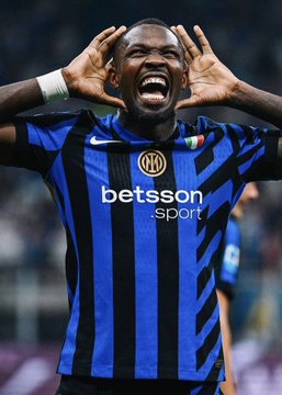 A player in Inter Milan's iconic blue and black striped jersey with the "betsson.sport" sponsor reacts passionately with hands cupping his face in celebration, reflecting the excitement of Udinese's early 2-goal lead within the first 20 minutes as referenced in the accompanying post.