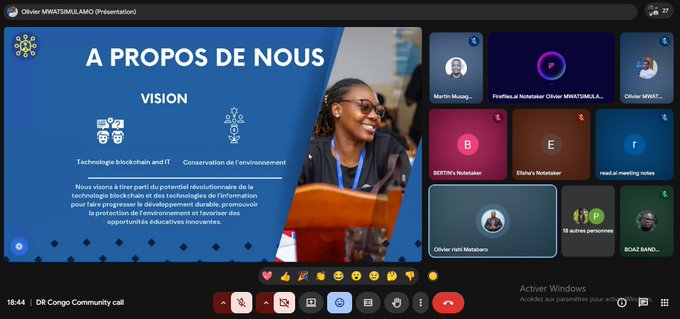 The image shows a computer screen with a presentation slide featuring an image of a woman smiling, along with text that says "A Propos de Nous" and "Vision", as well as other information about the presentation. The background of the image is white, which contrasts with the blue color used for the title of the presentation. The post also includes a link to another webpage, suggesting that it may be related to the content displayed on the slide or possibly an additional source of information.

The main focus of the image is the woman's smiling face and her position in front of a computer screen displaying the presentation slide.