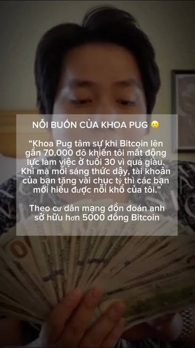 A Vietnamese social media post titled 'NỖI BUỒN CỦA KHOA PUG 😢' featuring a man holding Vietnamese Dong banknotes, with text describing Khoa Pug's grief over Bitcoin reaching $70,000 and his fears of losing everything if his bank account is revealed, mentioning he once predicted owning over 5,000 Bitcoin.