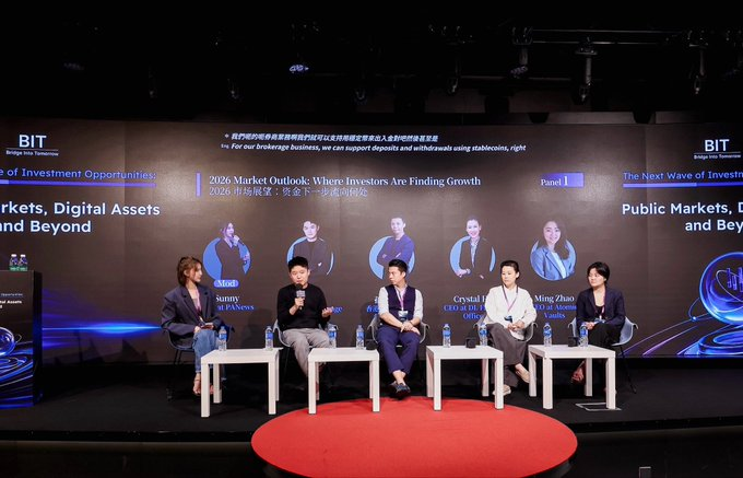 PANews CEO Sunny Ng moderates a panel discussion titled "2026 Market Outlook: Where Investors Are Finding Growth" at a BIT event, joined by panelists including Elio Cui (BIT) and Ming Zhao (Atomic Vaults), addressing topics like AI capital rotation, stablecoins, and tokenized assets.
