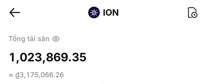 The image shows a white background with black text that reads "This thing is blowing up all over X right now, folks. According to the info, Dev @ice_z3us has scammed and pocketed nearly 200 million bucks from investors. Investors are sending people to hunt down him and his family." The post appears to be in a foreign language, as indicated by the "X" symbol above the text.
