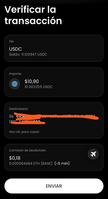 A screenshot of a mobile transaction verification screen titled "Verificar la transacción" shows a $10.90 USDC transfer from a wallet holding 11.102947 USDC, with a blockchain fee of $0.18 (0.000094484 ETH) on the Base network, directly illustrating the post's question about current gas fees for stablecoin transfers on Base.