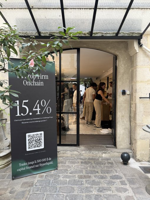 The image shows the entrance to a building where a banner advertises "Laropriim Onchain" with a 15.4% yield, featuring text mentioning "Hyperliquid" as the platform offering up to $300,000 in financed capital. The scene relates to Hyperliquid by promoting a high-yield onchain trading or yield product associated with the platform.