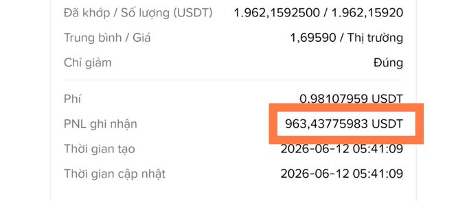The image displays a table with foreign text displayed in two languages, and an orange highlighting box on the right side of the screen that reads "9333788/USDT". The rest of the content on the screen seems to be related to Bitcoin or altcoin trading.