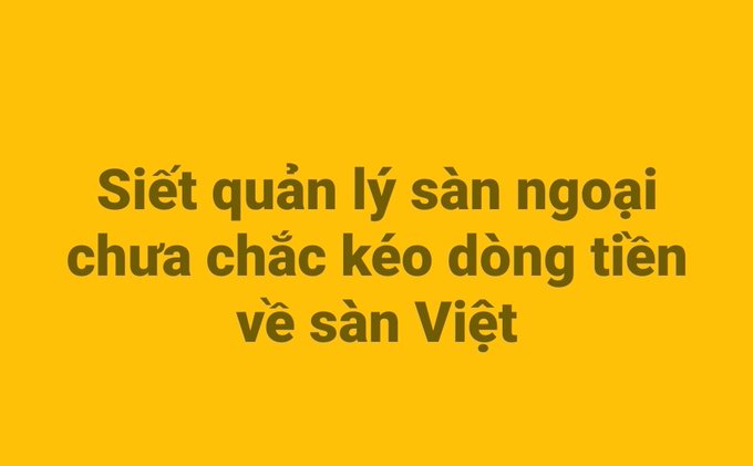 A yellow background displays brown Vietnamese text reading 'Siết quản lý sân ngoại chưa chắc kéo dòng tiền về sân Việt'.